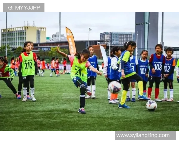 引航足球助力青少年成长打造未来足球新星的摇篮与平台